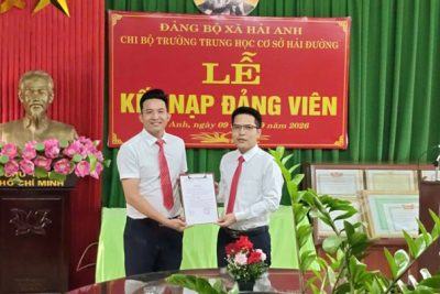 CHI BỘ TRƯỜNG THCS HẢI ĐƯỜNG  TỔ CHỨC LỄ KẾT NẠP ĐẢNG VIÊN MỚI  Vinh dự hôm nay – Trách nhiệm ngày mai